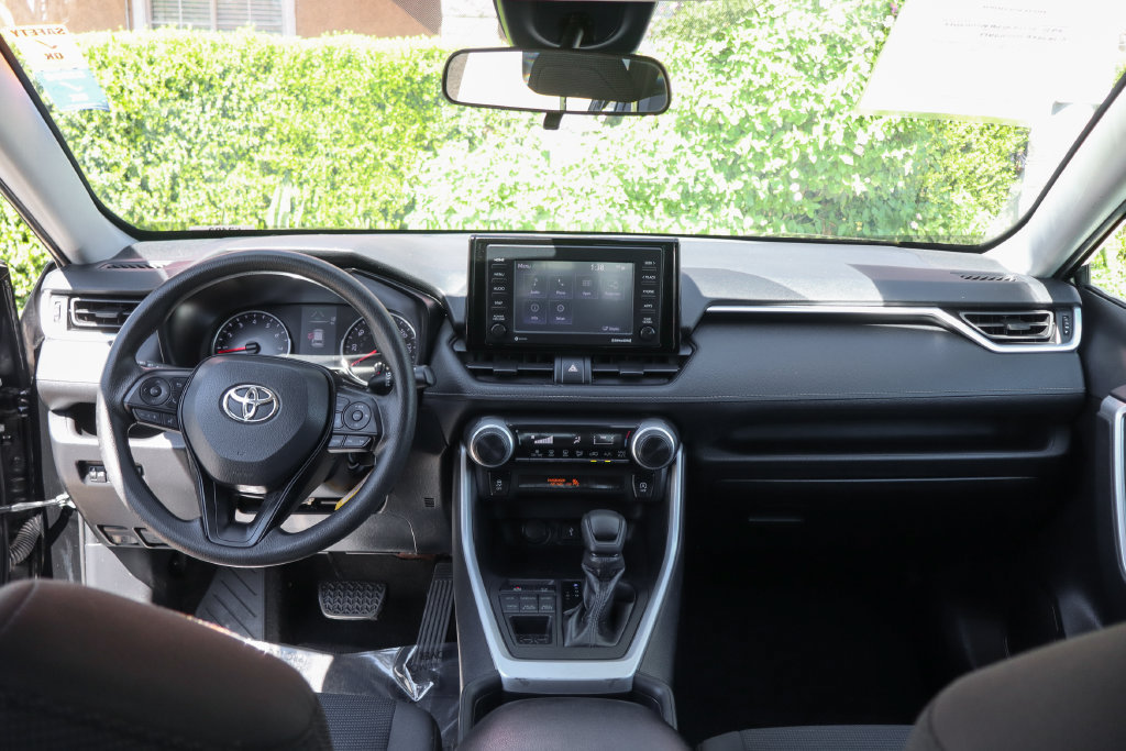 Used 2021 Toyota RAV4 LE w/ Carpet Mat Package (TMS) AWD/4WD image 27