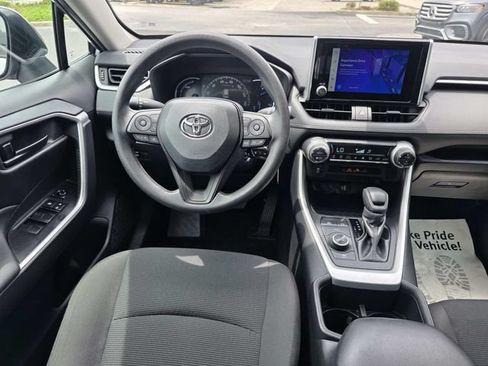 Used 2024 Toyota RAV4 LE AWD/4WD image 10