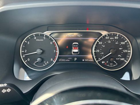 Used 2023 Nissan Rogue SV image 11