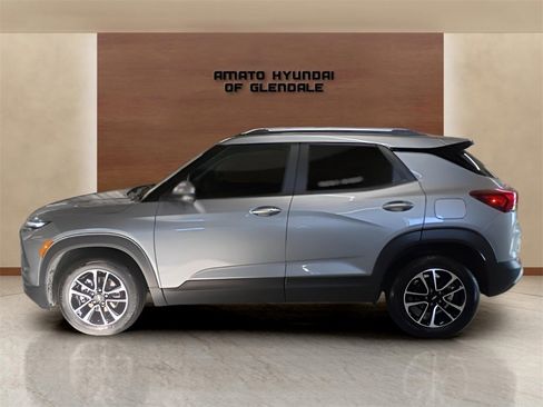 Used 2025 Chevrolet TrailBlazer LT image 3