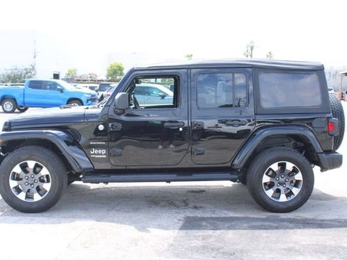 Used 2022 Jeep Wrangler Unlimited Sahara AWD/4WD image 7