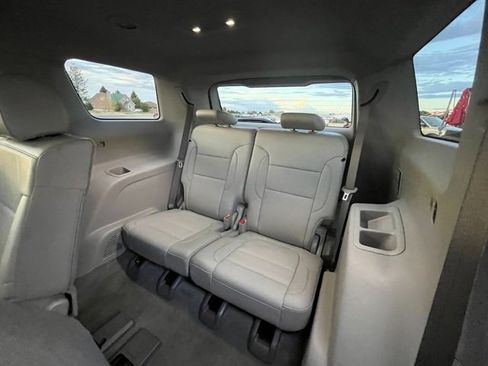 Used 2023 GMC Acadia SLT image 29