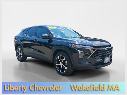 Used 2025 Chevrolet Trax RS w/ Driver Confidence Package FWD image 1