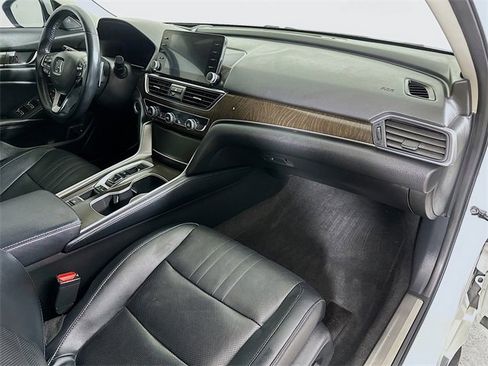 Certified 2018 Honda Accord Touring image 33