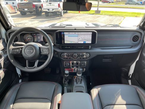 Used 2025 Jeep Gladiator Rubicon AWD/4WD image 15