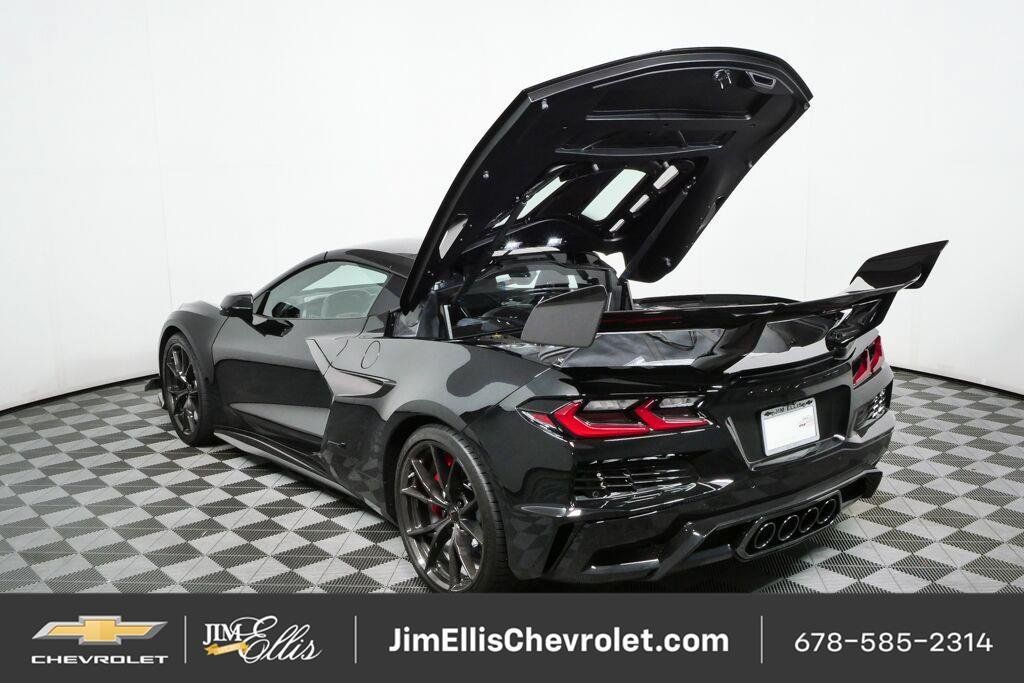 Used 2027 Chevrolet Corvette ZR1 w/ ZR1 Carbon Fiber Aero Package RWD image 29