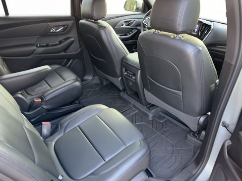 Used 2023 Chevrolet Traverse LT FWD image 29
