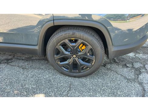 Used 2026 Rivian R1S Premium AWD/4WD image 7
