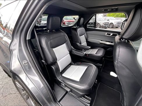 Certified 2022 Ford Explorer XLT w/ Equipment Group 202A AWD/4WD image 26