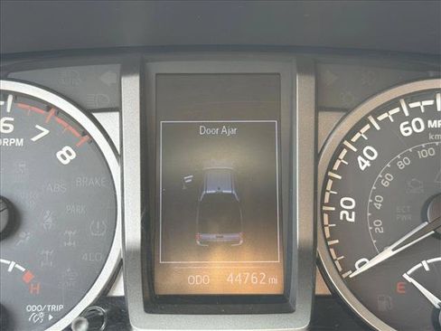Used 2019 Toyota Tacoma SR5 RWD image 17