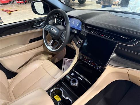 Certified 2025 Jeep Grand Cherokee Limited w/ Luxury Tech Group II image 13