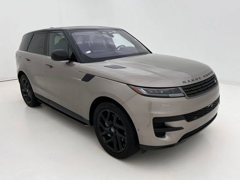 Used 2023 Land Rover Range Rover Sport SE image 2