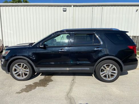 Used 2017 Ford Explorer Limited w/ Class II Trailer Tow Package FWD image 2