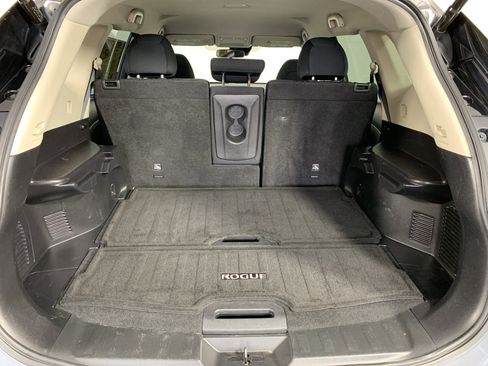 Used 2020 Nissan Rogue SV w/ Premium Package image 34