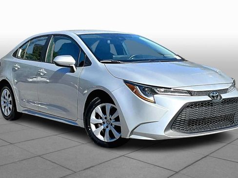 Used 2022 Toyota Corolla LE FWD image 2