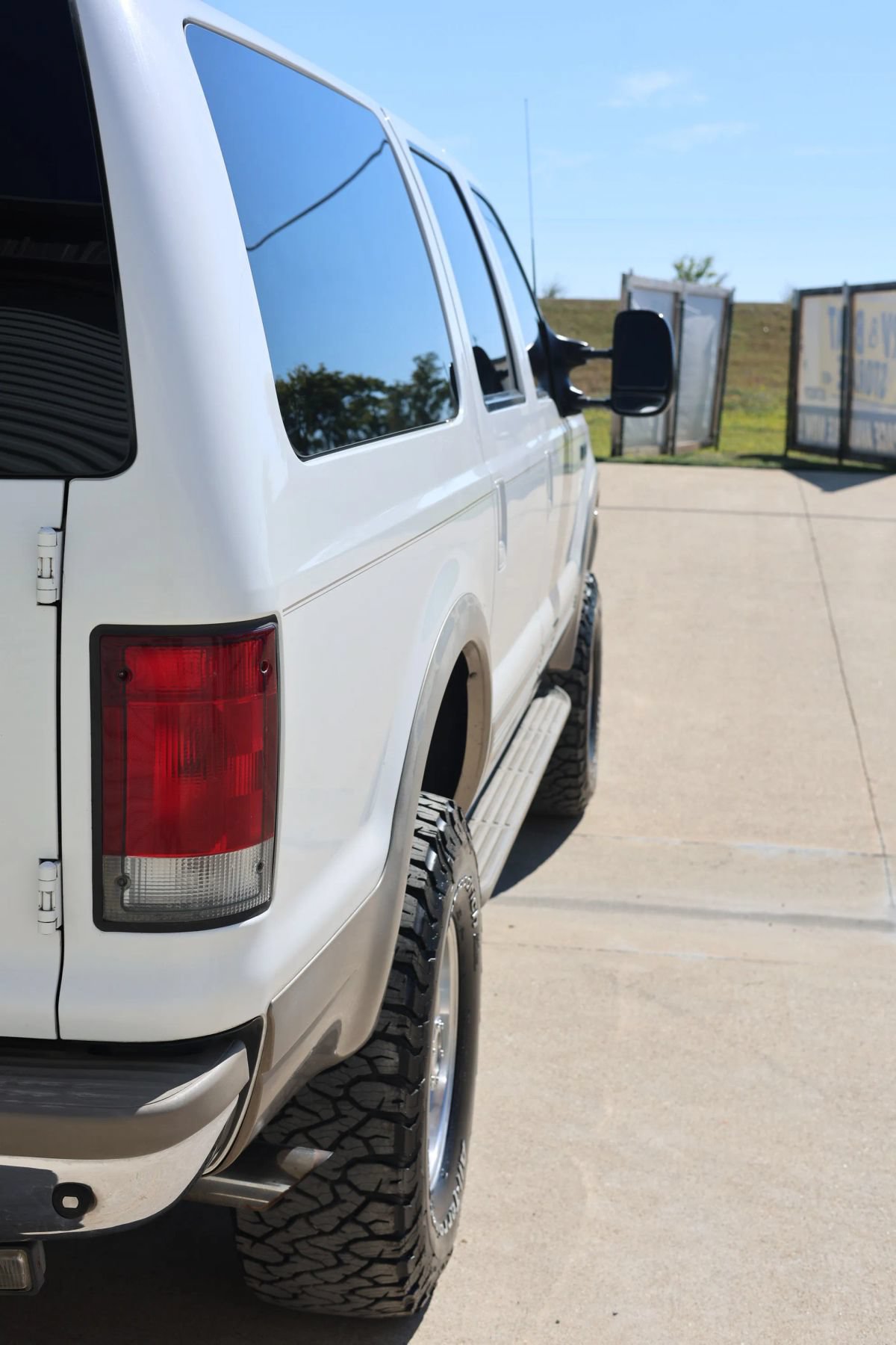 Used 2000 Ford Excursion Limited AWD/4WD image 5