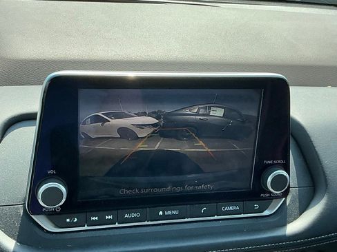Used 2023 Nissan Rogue SV FWD image 9