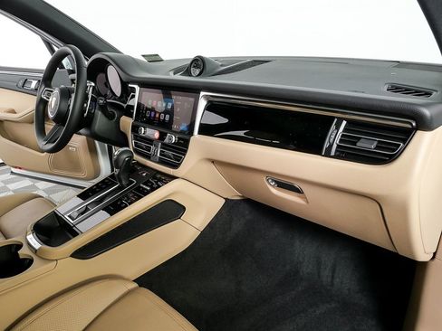 New 2026 Porsche Macan AWD image 25