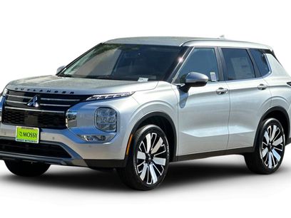 New 2025 Mitsubishi Outlander SE