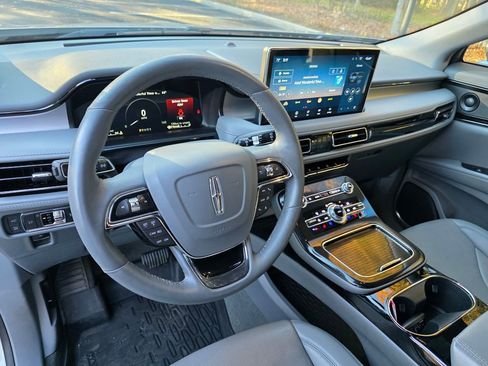 Used 2022 Lincoln Nautilus Reserve w/ Luxury Package image 15