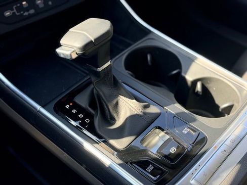 Used 2025 Kia Carnival EX image 17