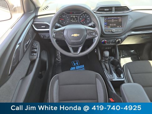 Used 2023 Chevrolet TrailBlazer LS AWD/4WD image 25