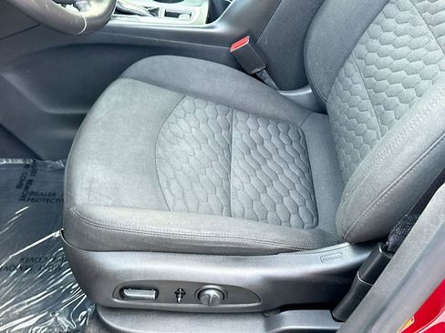 Used 2020 Chevrolet Equinox LT w/ Driver Convenience Package image 19