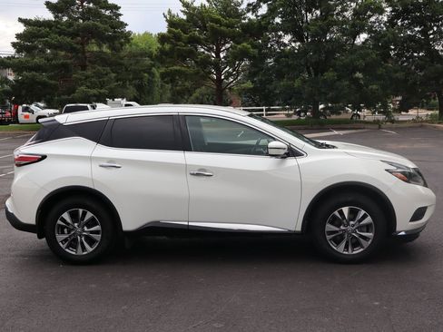 Used 2018 Nissan Murano S image 3