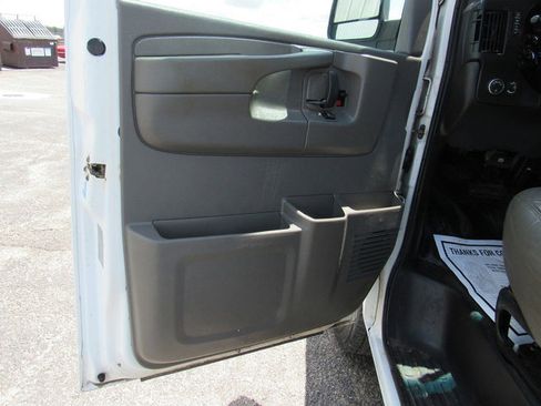 Used 2015 Chevrolet Express 2500 RWD image 27