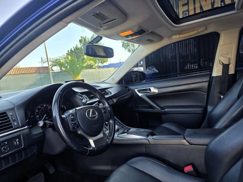 Used 2015 Lexus CT 200h w/ Navigation Package FWD image 5