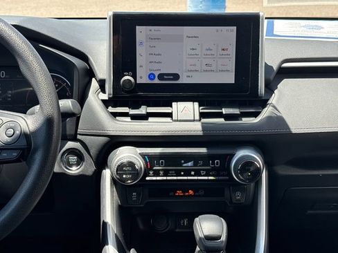 Used 2025 Toyota RAV4 XLE AWD/4WD image 22