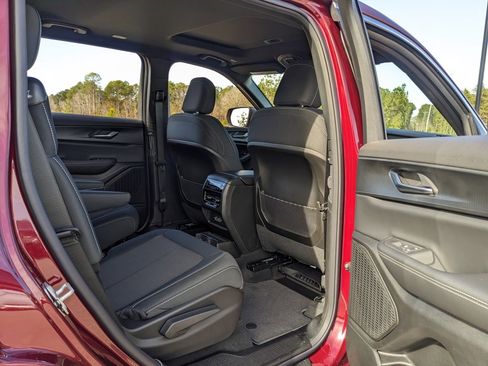 New 2025 Jeep Grand Cherokee L Laredo image 46