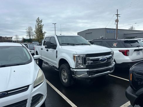 Used 2019 Ford F250 XLT image 2