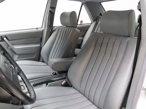 Used 1991 Mercedes-Benz 190 E 2.6 image 3