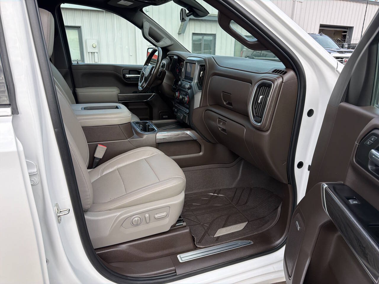 Used 2019 Chevrolet Silverado 1500 LTZ AWD/4WD image 22