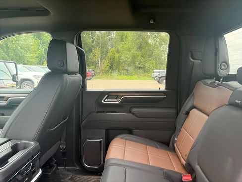 Used 2026 Chevrolet Silverado 2500 High Country w/ High Country Premium Package AWD/4WD image 10
