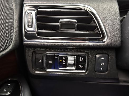 Used 2024 Lincoln Navigator Premiere image 21