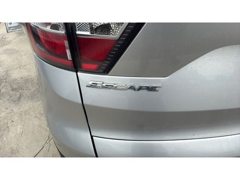 Used 2018 Ford Escape SE w/ SE Sync 3 Package FWD image 24