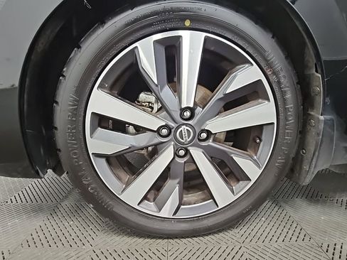 Used 2021 Nissan Versa SR w/ Convenience Package image 38