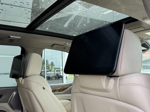 Used 2022 Cadillac Escalade Premium Luxury Platinum AWD/4WD image 14