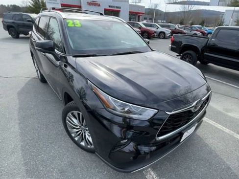 Used 2023 Toyota Highlander Platinum AWD/4WD image 2
