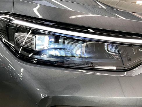 New 2026 Volkswagen Tiguan SE image 32