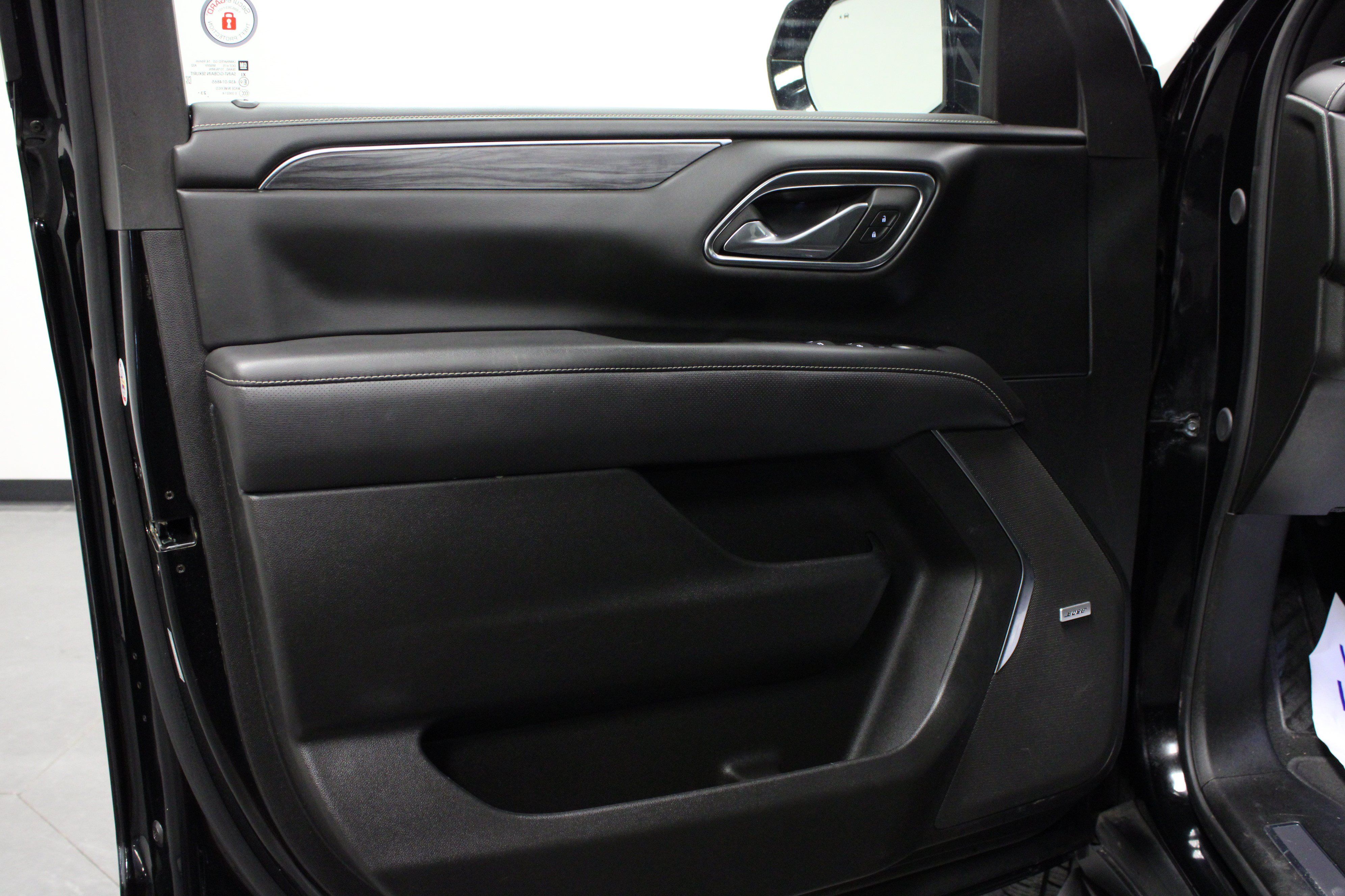 Used 2024 GMC Yukon SLT w/ SLT Luxury Package AWD/4WD image 11