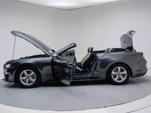 Used 2020 Ford Mustang Convertible RWD image 18