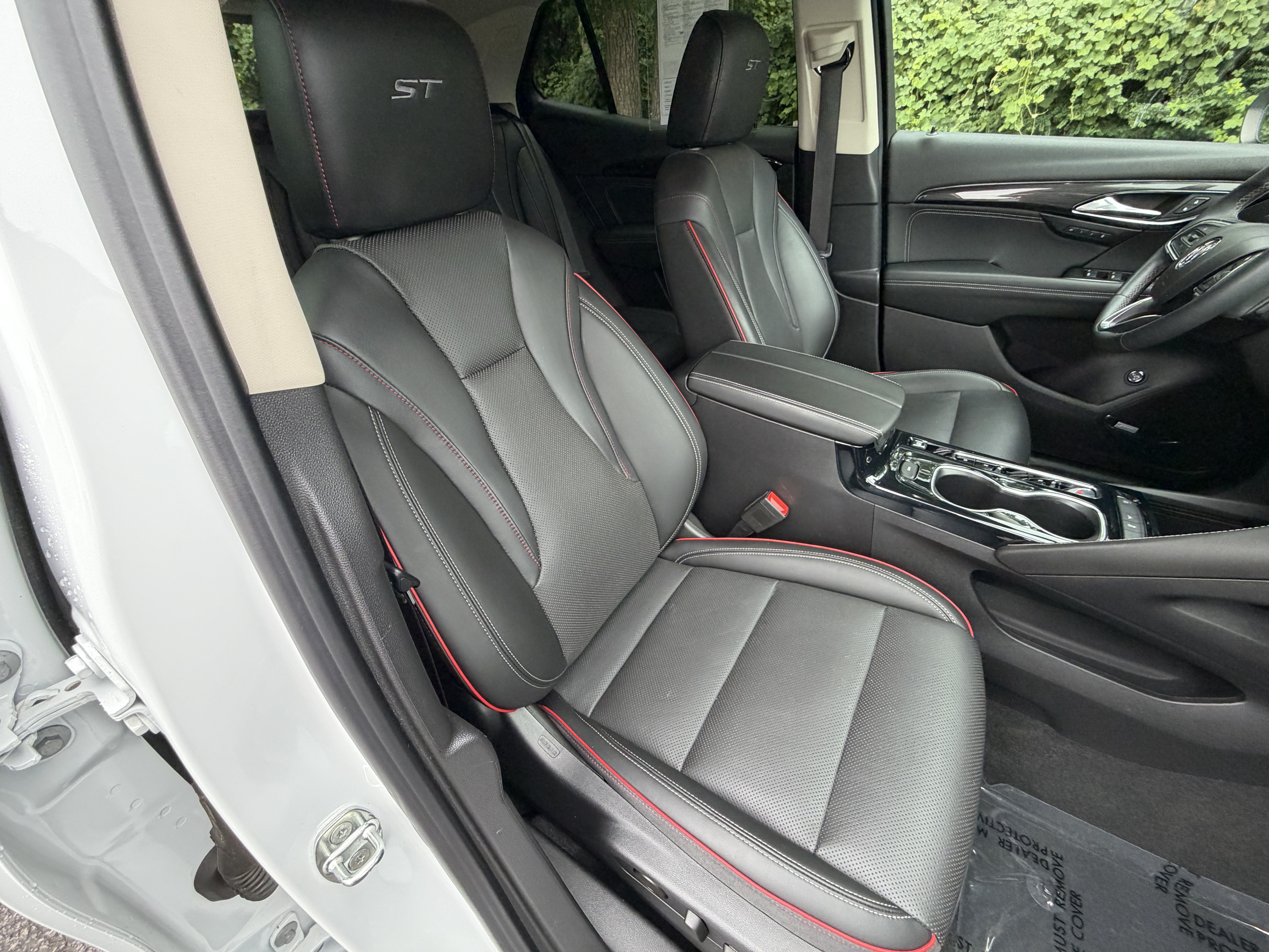 Used 2022 Buick Envision Essence w/ Technology Package I FWD image 19