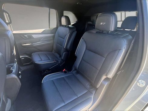 Used 2025 Buick Enclave Sport Touring FWD image 21