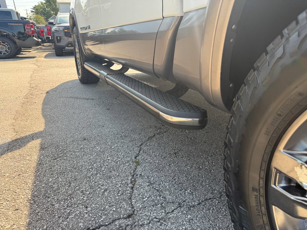 Used 2018 Nissan Titan Platinum Reserve AWD/4WD image 14