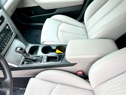 Used 2016 Hyundai Sonata SE image 11
