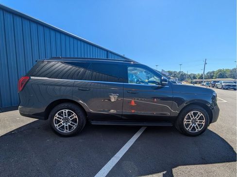 Used 2025 Ford Expedition Active AWD/4WD image 4