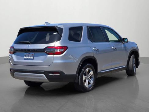 Used 2023 Honda Pilot EX-L image 6